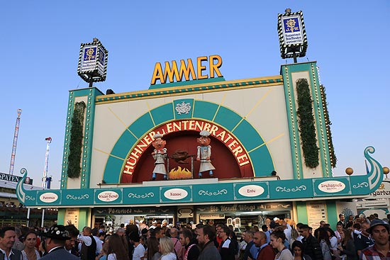 Ammer's Hühnerbraterei auf dem Oktoberfest (©Foto: Martin Schmitz)
